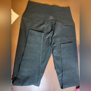 Beyond Yoga Green  Leggings